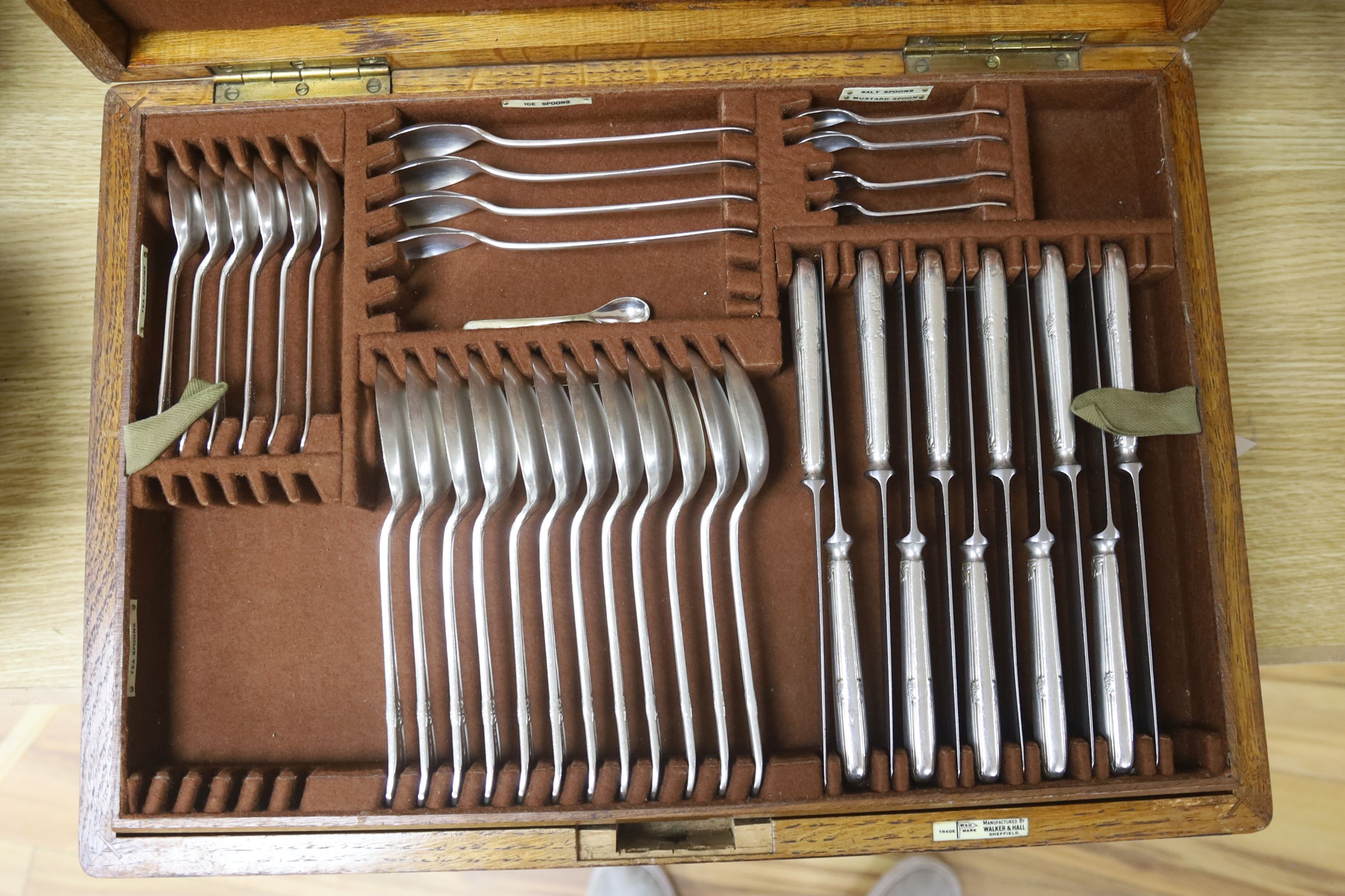 A service of Walker & Hall Laurel pattern plated flatware in oak canteen (100 plus pieces)